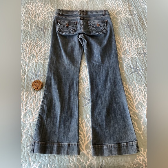 Cabi Brand woman size 6 (30” by 29”)boot cut jeans - Picture 14 of 14